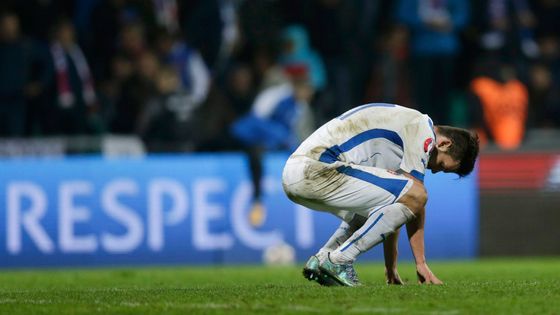 Kvalifikace na fotbalové Euro 2016 jde do finiše a v posledních zápasech to bude ještě velký boj jak o poslední přímá postupová místa, tak o šanci zahrát si baráž. Projděte si náš přehled.