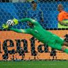 MS 2014, Brazílie-Chorvatsko: Stipe Pletikosa málem chytil Neymarovu penaltu