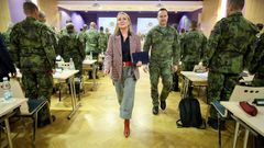 Jana Černochová a Karel Řehka přicházejí na velitelské shromáždění (25. 2. 2025)
