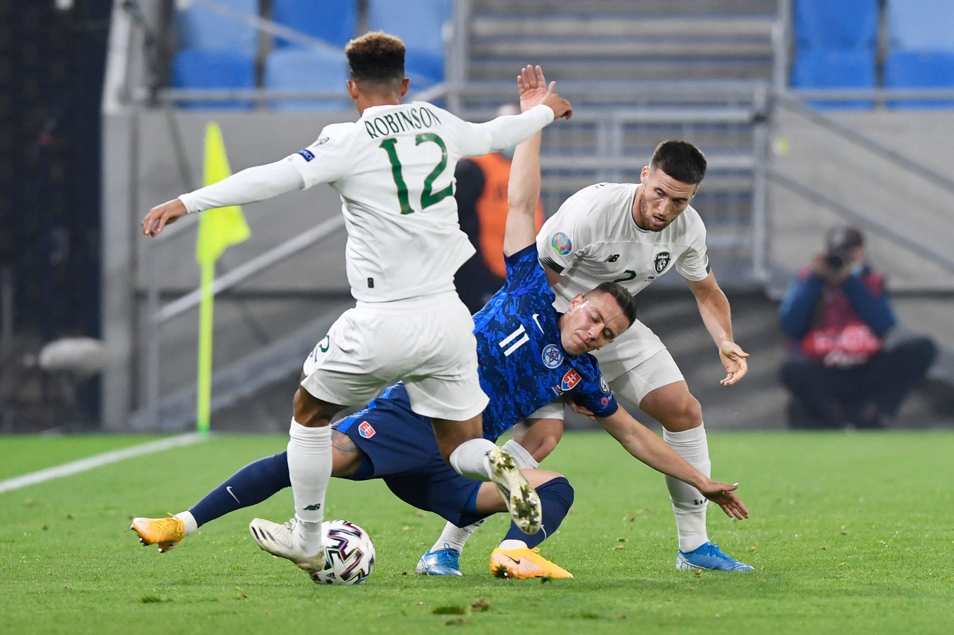 fotbal, kvalifikace Euro 2020 play off - Slovensko - Irsko Jaroslav Mihalík in action with Republic of Ireland’s Matthew Doherty and Callum Robinson