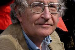 Východoevropští disidenti moc netrpěli, řekl filozof Chomsky
