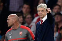 Arsenal nestačil na Everton a může přijít o druhé místo. Leicester prohrál s Bournemouthem