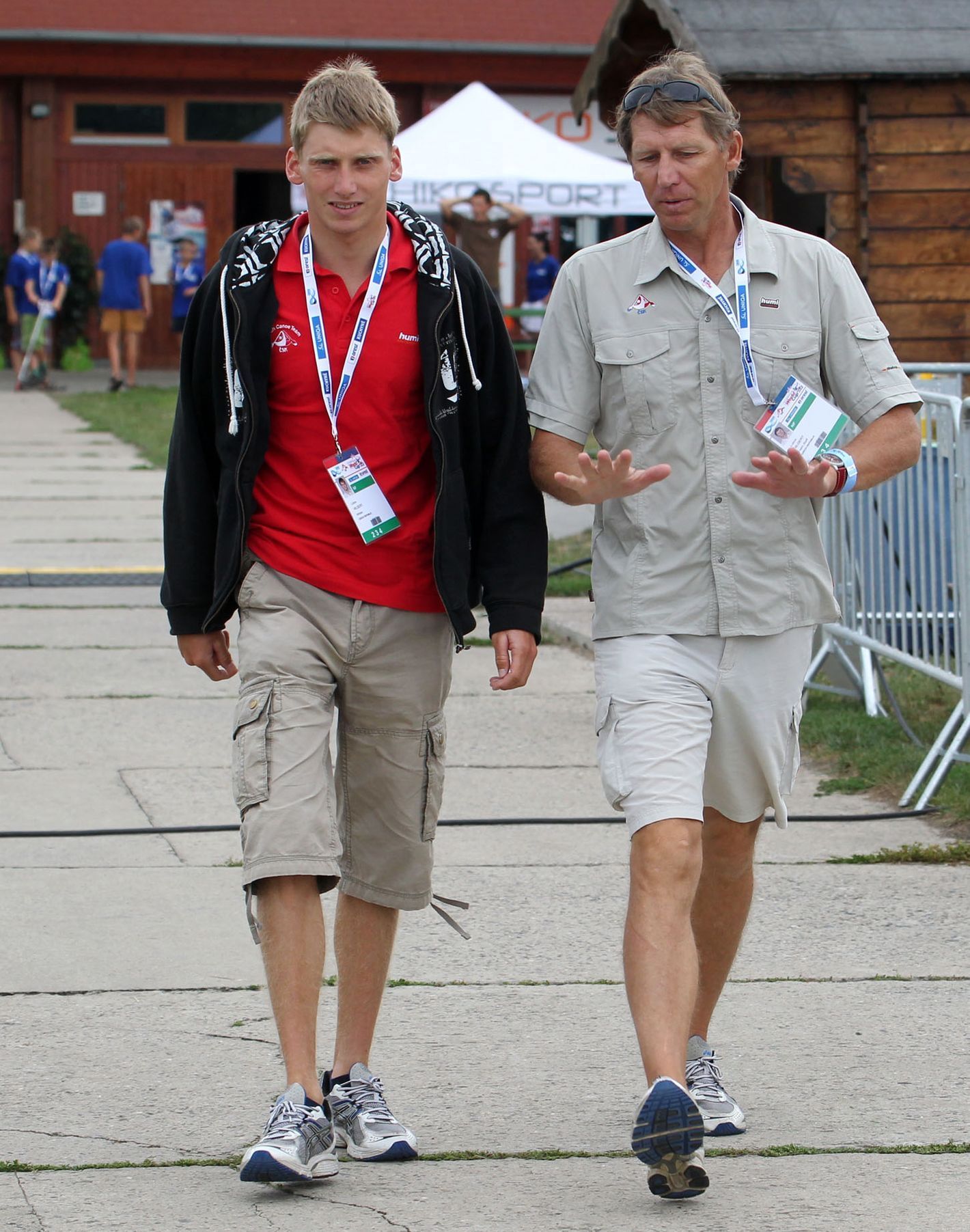 Rodina vodních slalomářů Hilgertových - syn Luboš Hilgert a jeho otec na Světovém poháru 2012 v pražské Tróji.