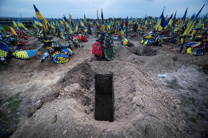 Část největšího charkovského hřbitova, kde jsou pohřbeni padlí vojáci. Charkov, 27. 4. 2023