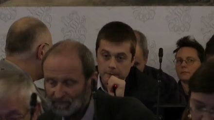„Homosexuálně nemocné lidi neubytovávám.“ Debata ve sněmovně se vymkla kontrole