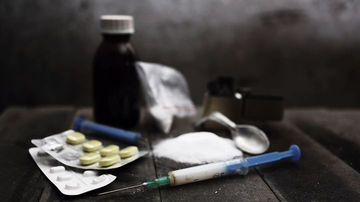 Půl kila pervitinu za noc. Policie odhalila drogový gang, laboratoř měl i na jachtě; Zdroj foto: Shutterstock