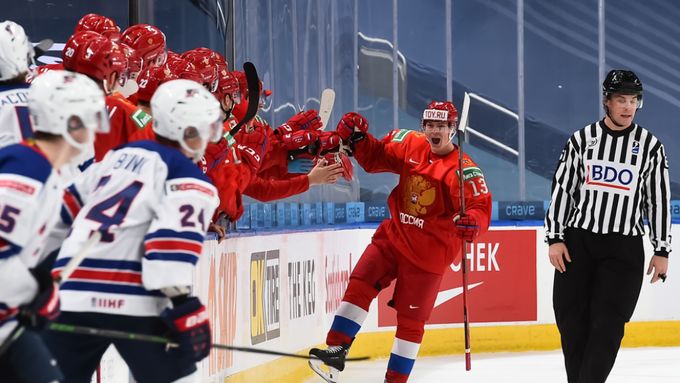 Vasilij Ponomarjov slaví gól Rusů v zápase proti Američanům.