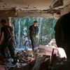 Proruský separatista uvnitř bytu, který údajně zničilo ostřelování ukrajinskou armádou.