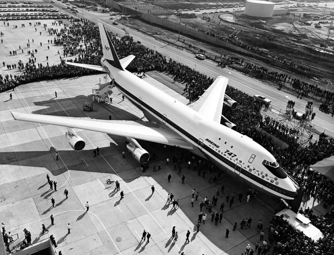 Před 50. lety poprvé vzlétl legendární letoun Boeing 747.