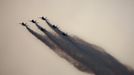 Members of the U.S. Navy Blue Angels fly over lower Manhattan as part of the 25th annual Fleet Week celebration in New York May 23, 2012. REUTERS/Eduardo Munoz (UNITED STATES - Tags: MILITARY ANNIVERSARY TRANSPORT) Published: Kvě. 23, 2012, 9:33 odp.