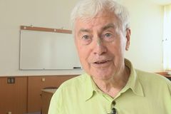 Vědec Grygar slaví 85 let, největší záhadou jsou podle něj rychlé rádiové záblesky