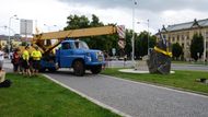 Autorem sochy významného a váženého starosty je Stanislav Hanzík, známý akademický sochař, který je členem Spolku výtvarných umělců Mánes.