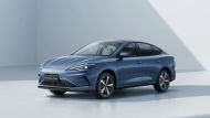 S cenou 739 tisíc korun a celkovým dojezdem přes tisíc kilometrů je BYD Seal 5 DM-i jedním z nejlevnějších plug-in hybridů v Česku.