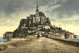 Francouzský ostrov Mont-Saint-Michel na fotografii z přelomu 19. a 20. století.