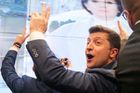 Ukrajina volby Volodymyr Zelenskyj slaví vítězství