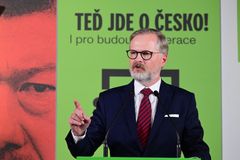 Vláda odmítá šmírování WhatsAppu. Ještě nedávno ale její postoj tak razantní nebyl