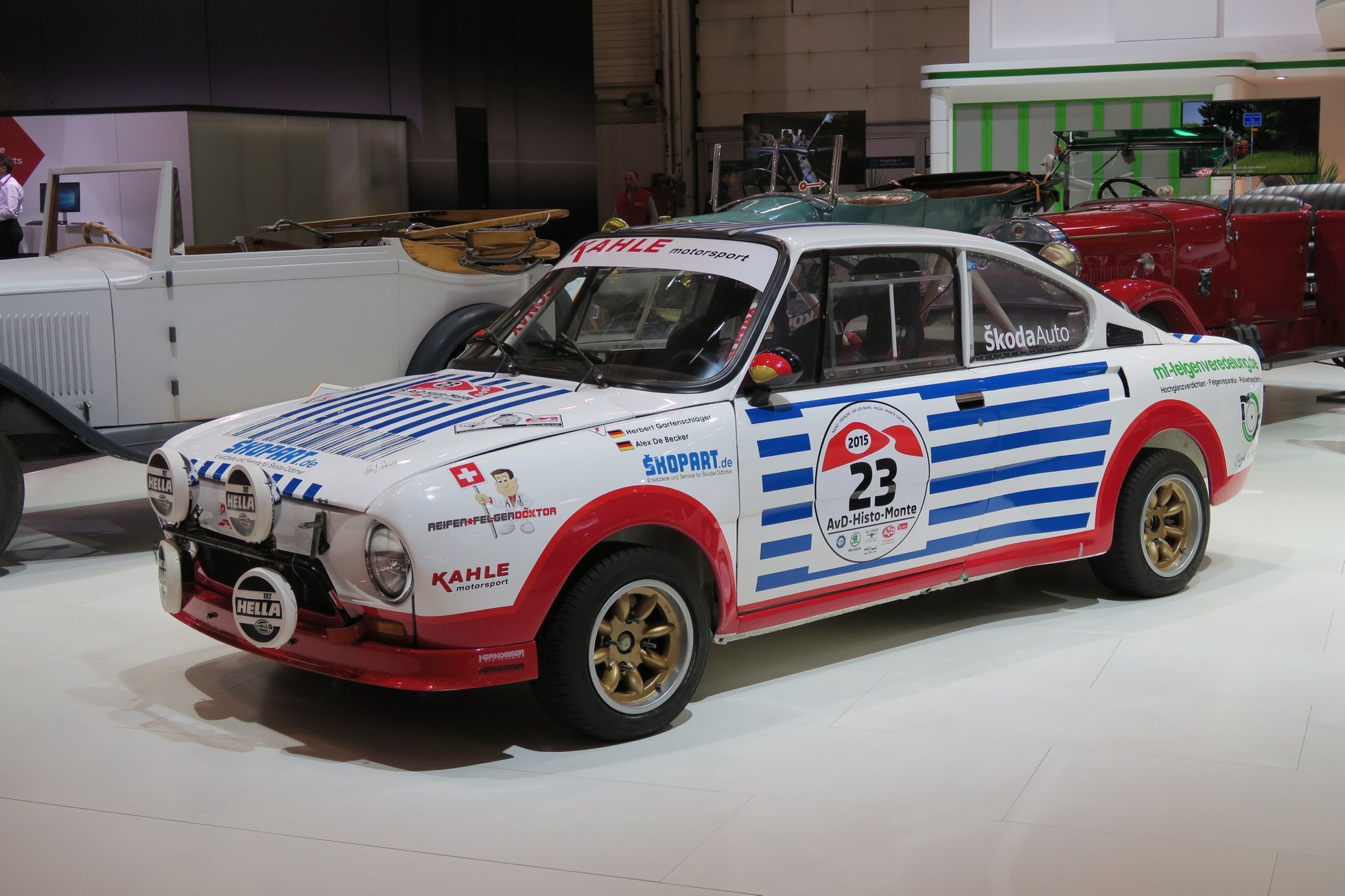 Stánek Škody na výstavě klasických automobilů v Essenu