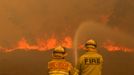Požáry v suchem sužované východní Austrálii už mají tři oběti na životech.
