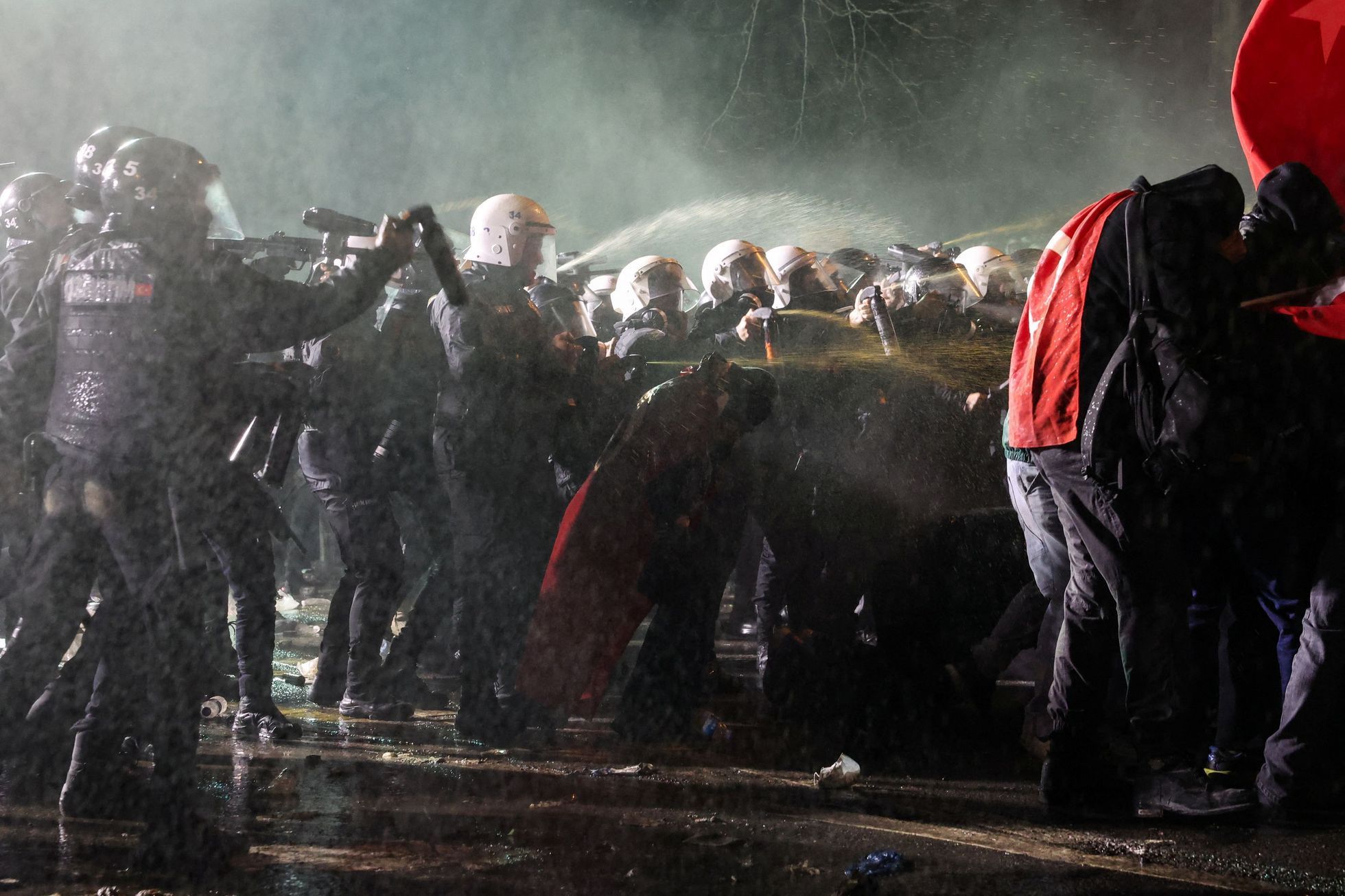 Turecko - protesty - zatčení starosty Istanbulu