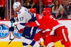 Ani Frk nezastavil Tampu. Hokejisté Lightning díky formě Kučerova v Detroitu vyhráli a vedou NHL