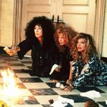 Asi nejzmánější trio čarodějek. Jsou z Eastwicku. Susan Sarandon, Cher a Michelle Pfeiffer odolávají vyslanci pekel Jacku Nicholsonovi. Nutno dodat, že jsou u toho všechny velmi působivé a půvabné.