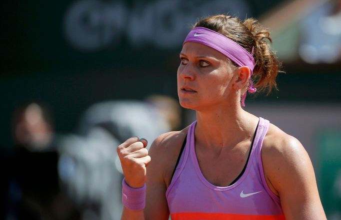 Lucie Šfářová v semifinále French Open 2015 proti Aně Ivanovičové.