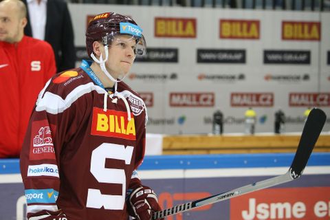 Když ostatní nemohli, já teprve začínal, směje se Ptáček. Ale na pivo si zašel rád