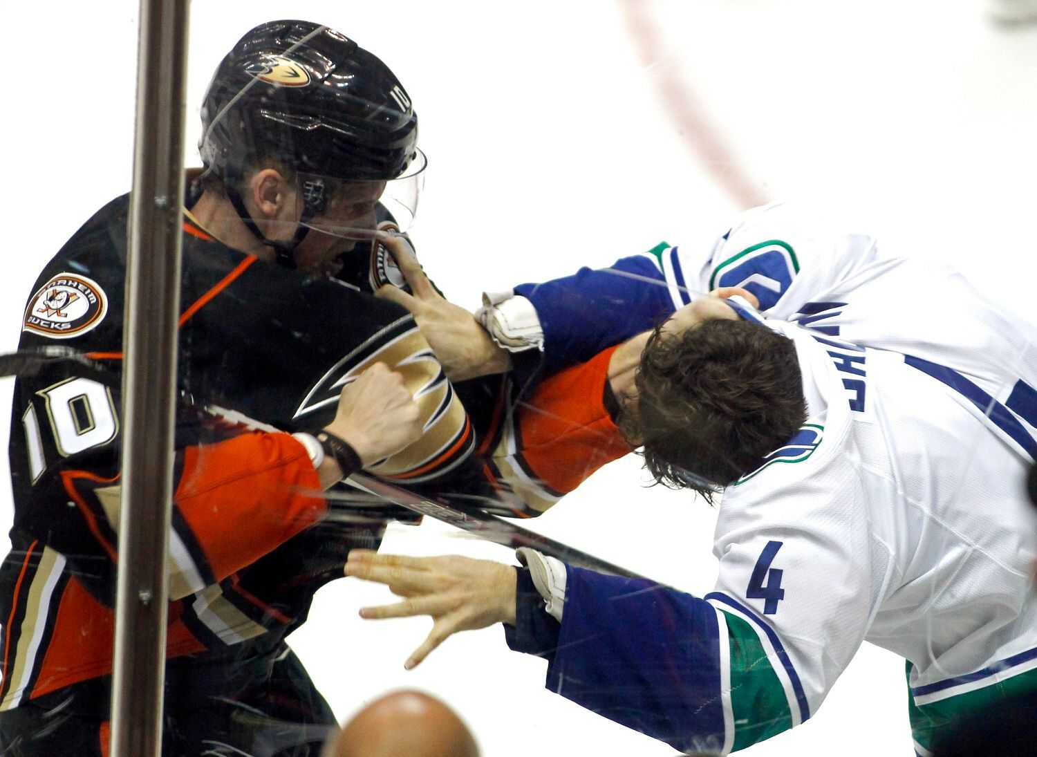 NHL, Anaheim - Vanocuver:  Corey Perry -  Keith Ballard