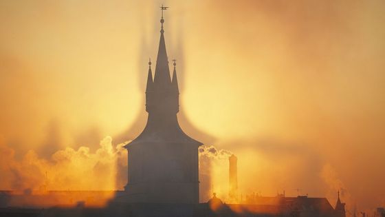 Foto: Smog dusí svět, některá města skoro nejsou vidět