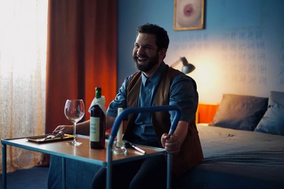 Robin Ferro v komedii Srnky.