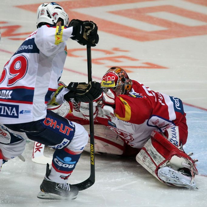 Extraliga, Slavia Praha - Pardubice: Dominik Furch - Lukáš Radil