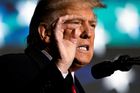 Oslabený Trump vyhlásí velký comeback. Po volbách ho ostřelují už i jeho republikáni