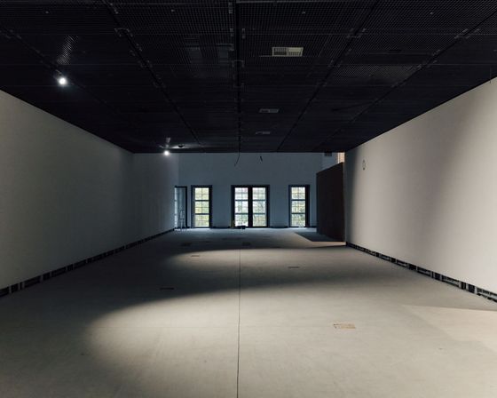 Kunsthalle Praha na ploše 5687 metrů čtverečních nabízí tři rozsáhlé galerijní prostory.