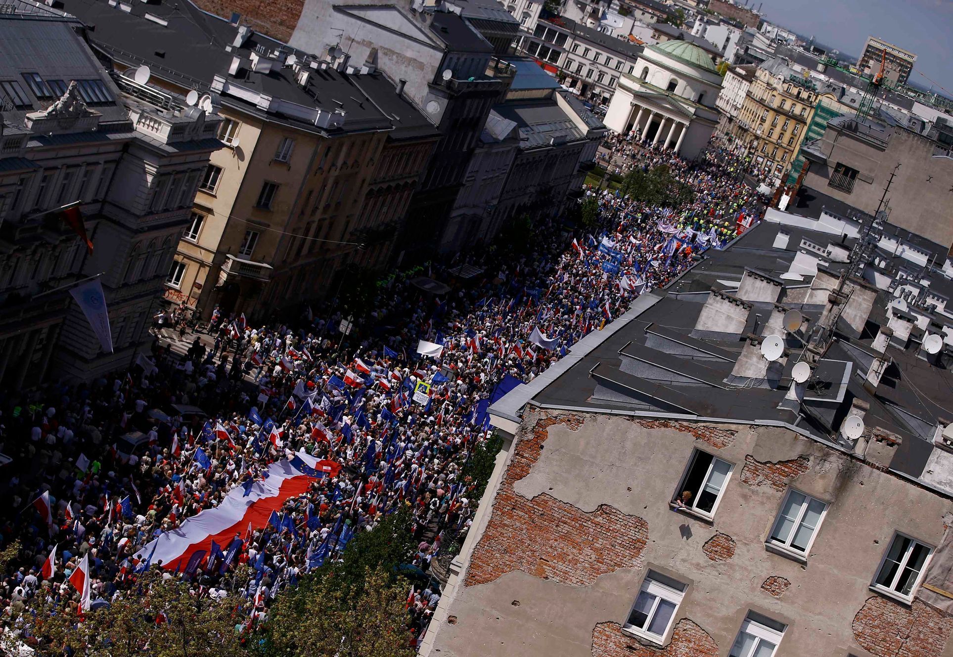 Protivládní demonstrace ve Varšavě