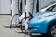 Dočkáme se pobídek pro elektromobily? Automobilky je chtějí kvůli emisním limitům