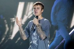 Recenze: Justin Bieber se českou premiérou pronudil. Koncert zachránila výborná show