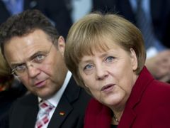 Hans-Peter Friedrich s Angelou Merkelovou.