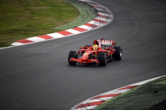 Valentino Rossi při testech monopostu F1 Ferrari v Barceloně roku 2010