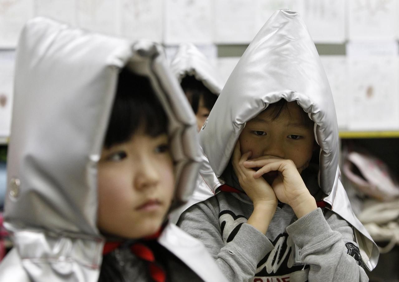 Japonsko rok po katastrofě - nácvik evakuace (děti)