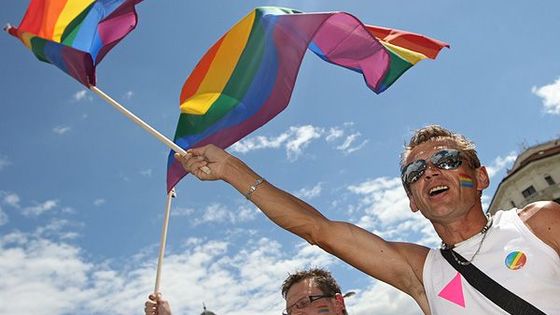 Gayové a lesby demonstrovali. Neonacistům navzdory