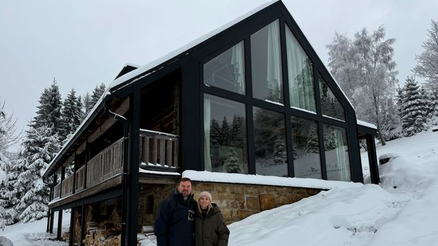 Ráj uprostřed ničeho. Chata po pašeračce si nové majitele našla sama