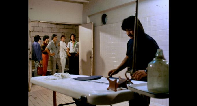 Snímek z Manily v noci od Ishmaela Bernala z roku 1980.