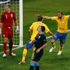 Švédský fotbalista Olof Mellberg se raduje z druhého gólu v síti Angličanů v utkání skupiny D na Euru 2012