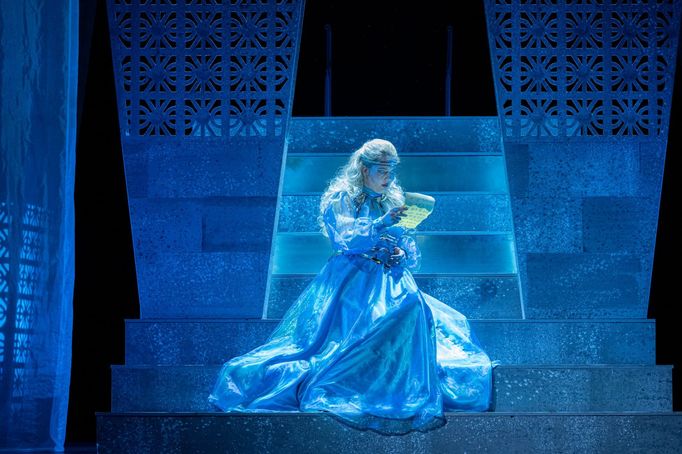 Darja Guljajevová v roli Abigail.