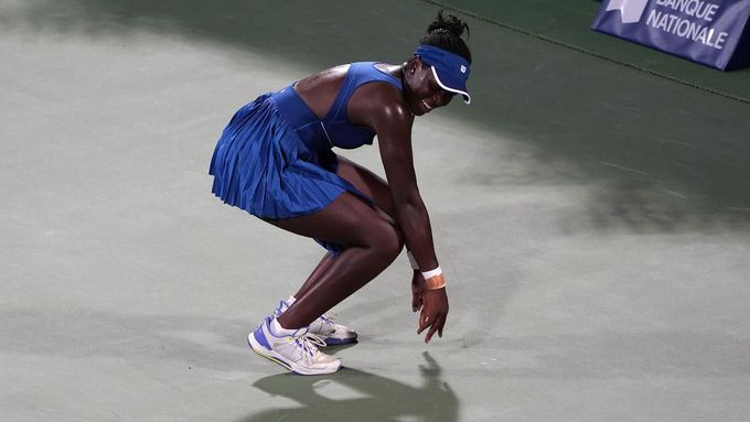 Victoria Mboková slaví po vítězství nad Jelenou Rybakinovou.