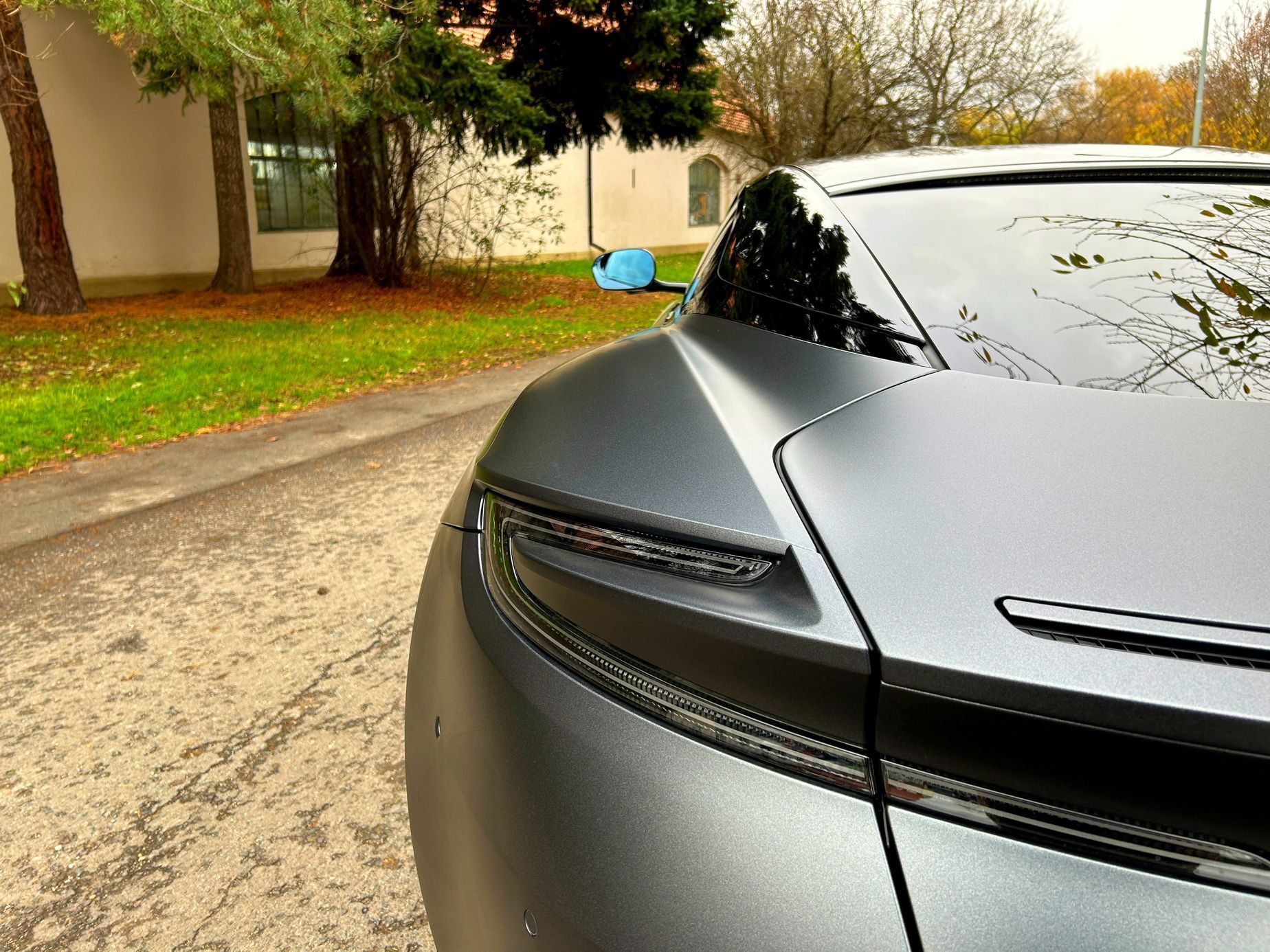 Aston Martin DB12