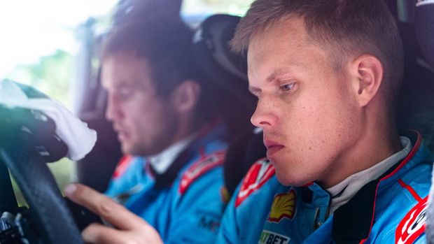 Korunovace šampiona se odkládá, Středoevropskou rallye vyhrál Tänak