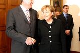 Topolánek a Merkelová společně kromě evropské ústavní smlouvy řešili také energetickou bezpečnost Evropy. "Dále jsme probírali desáté výročí Česko-německé deklarace a Fond budoucnosti. "My pokládáme Fond budoucnosti za výborný vklad pro vzájemné vztahy do budoucna," řekl Topolánek.