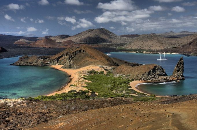 skalní jehla Pinnacle Rock na ostrově Bartolomé, Galapágy