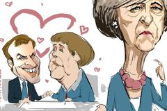Většina zemí EU je na summitu pro odklad brexitu do konce roku, Macron protestuje